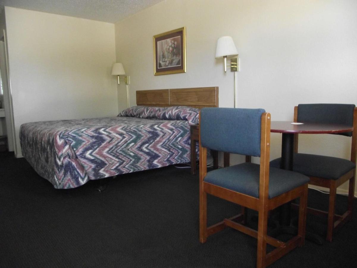 Glen Rose Inn & Suites Екстериор снимка