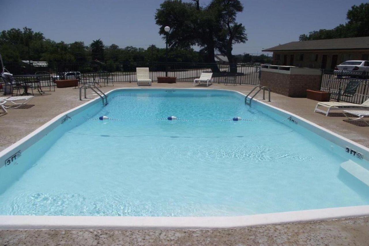 Glen Rose Inn & Suites Екстериор снимка