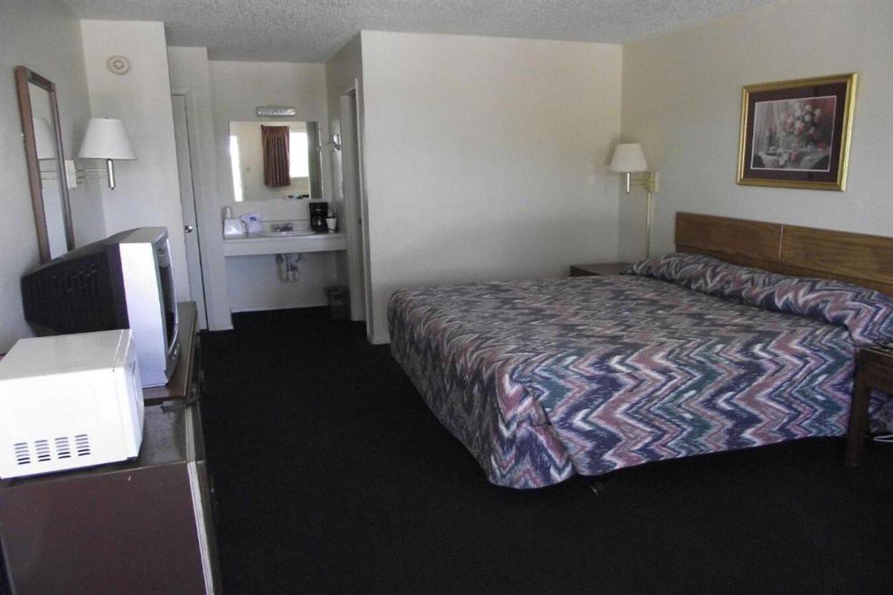 Glen Rose Inn & Suites Екстериор снимка