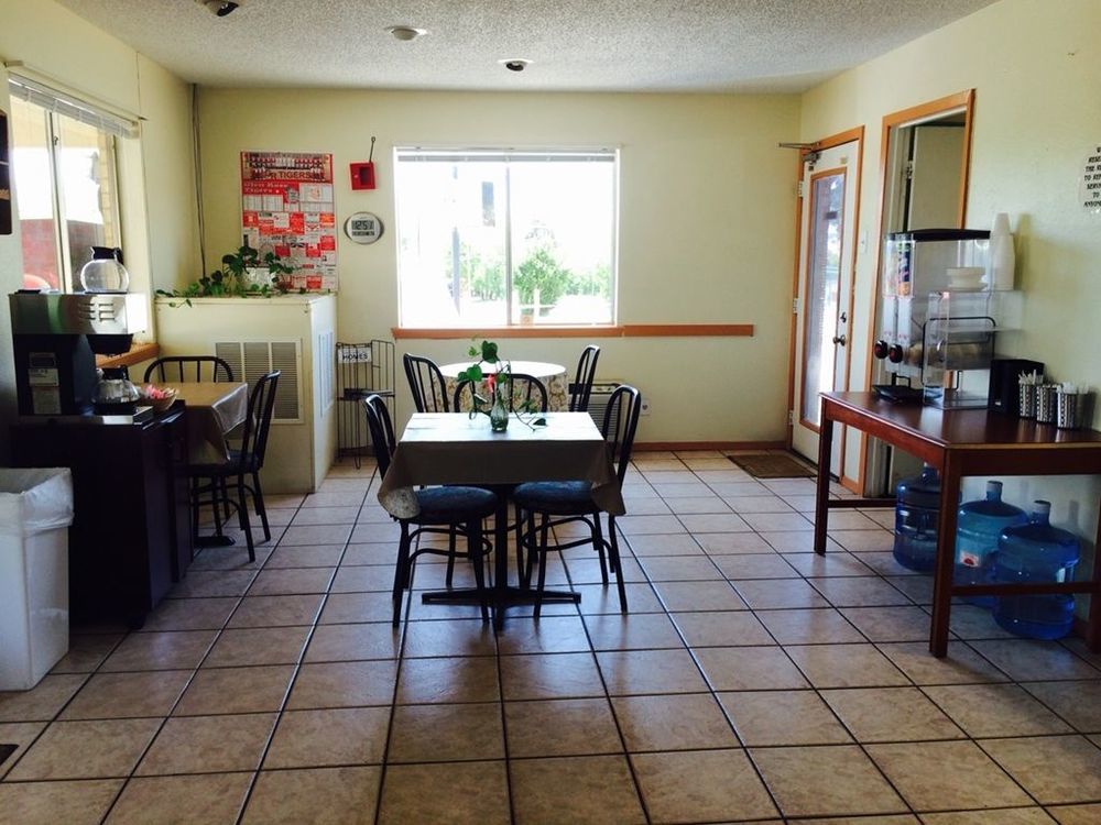 Glen Rose Inn & Suites Интериор снимка
