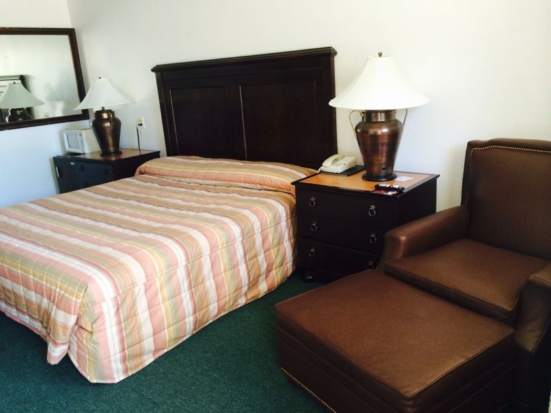 Glen Rose Inn & Suites Стая снимка