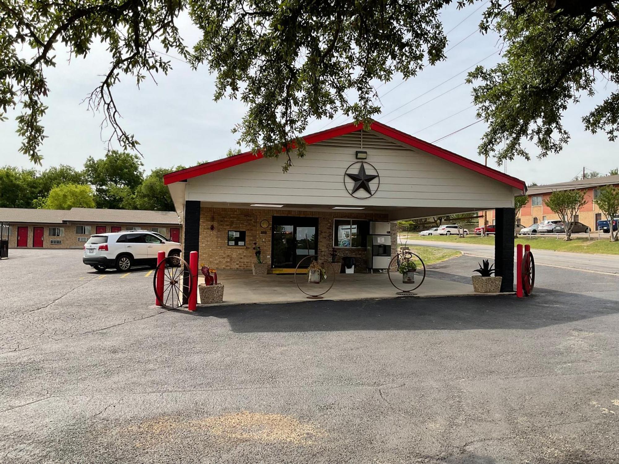 Glen Rose Inn & Suites Екстериор снимка