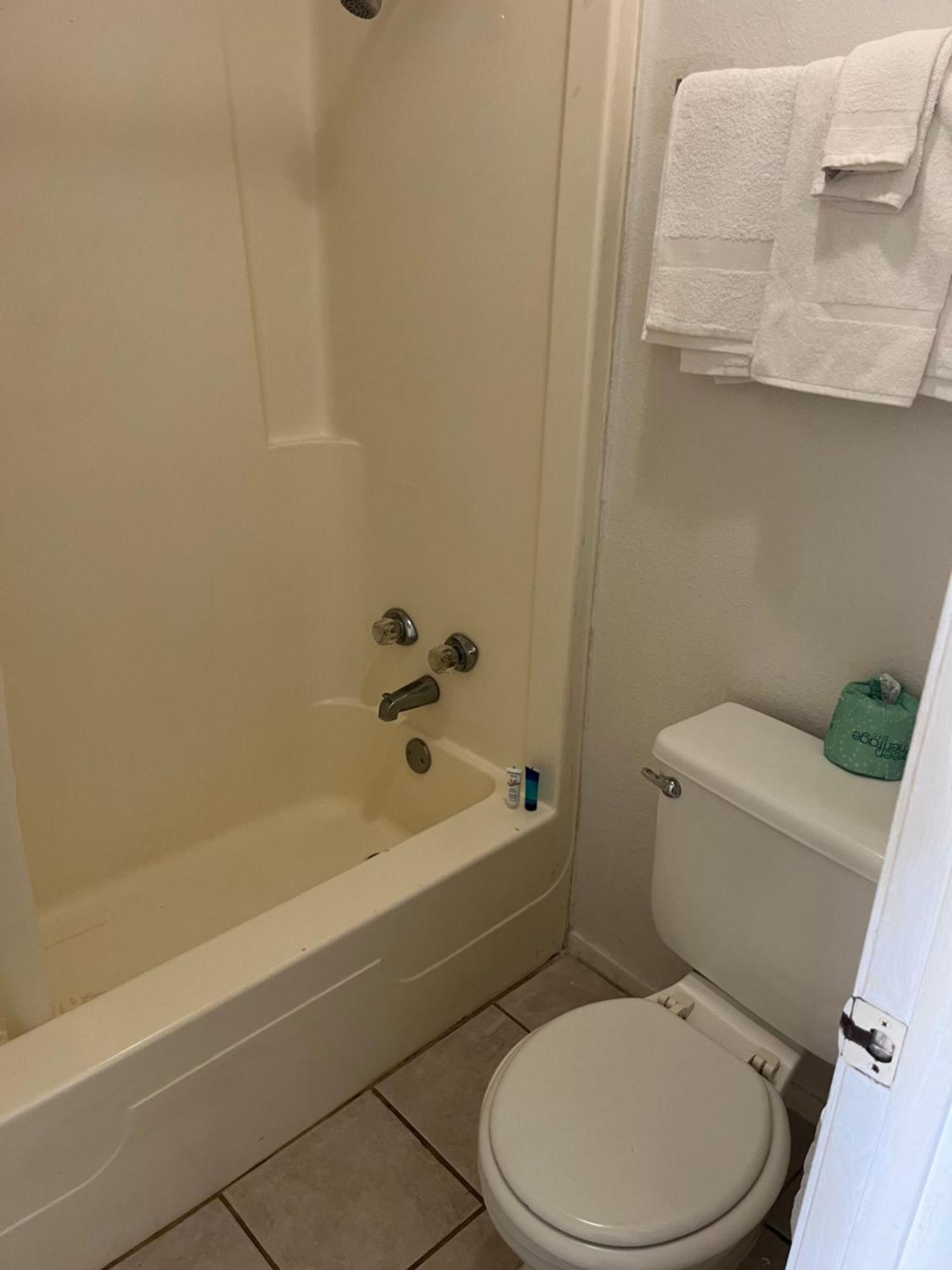 Glen Rose Inn & Suites Екстериор снимка
