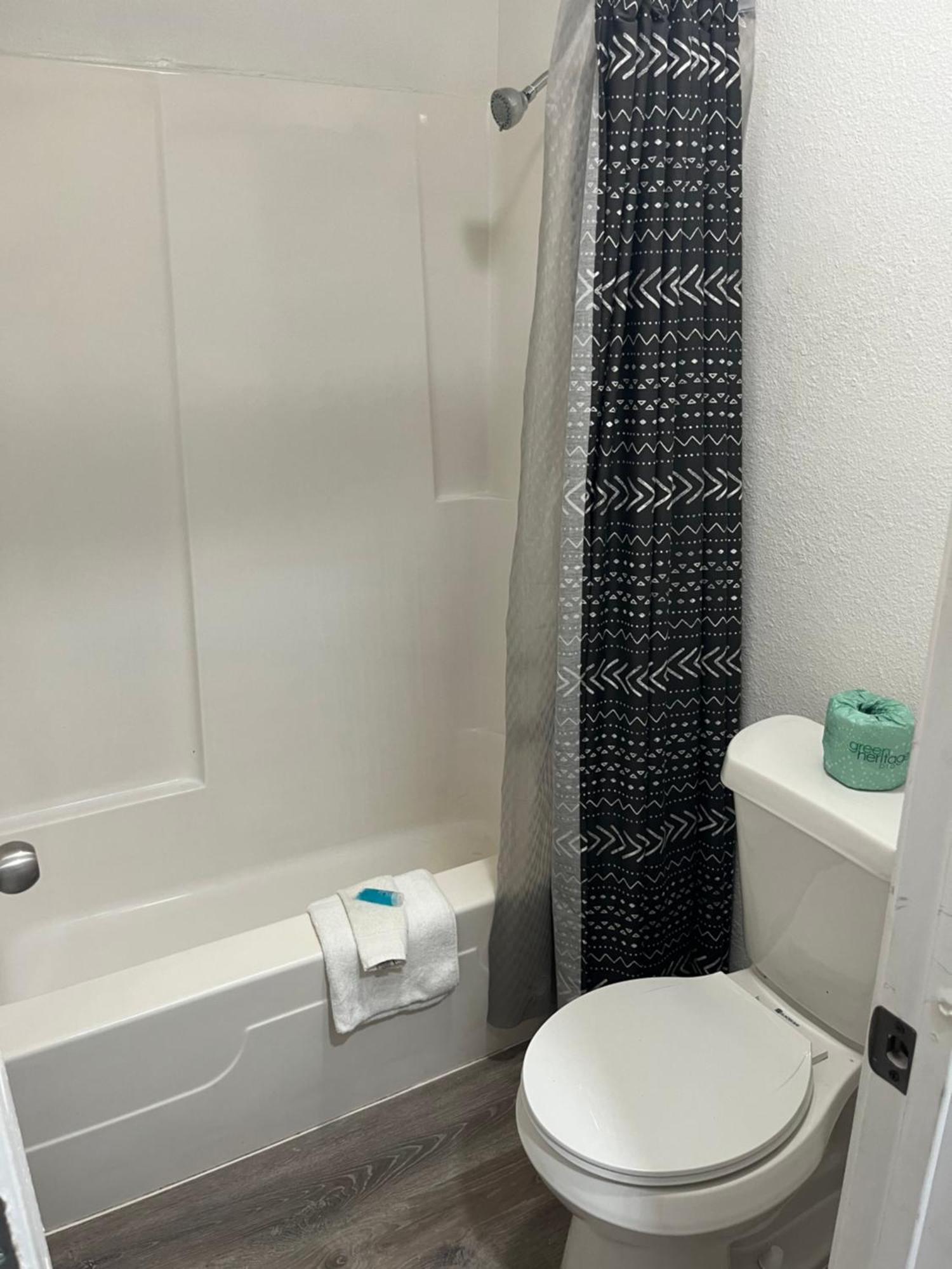 Glen Rose Inn & Suites Екстериор снимка
